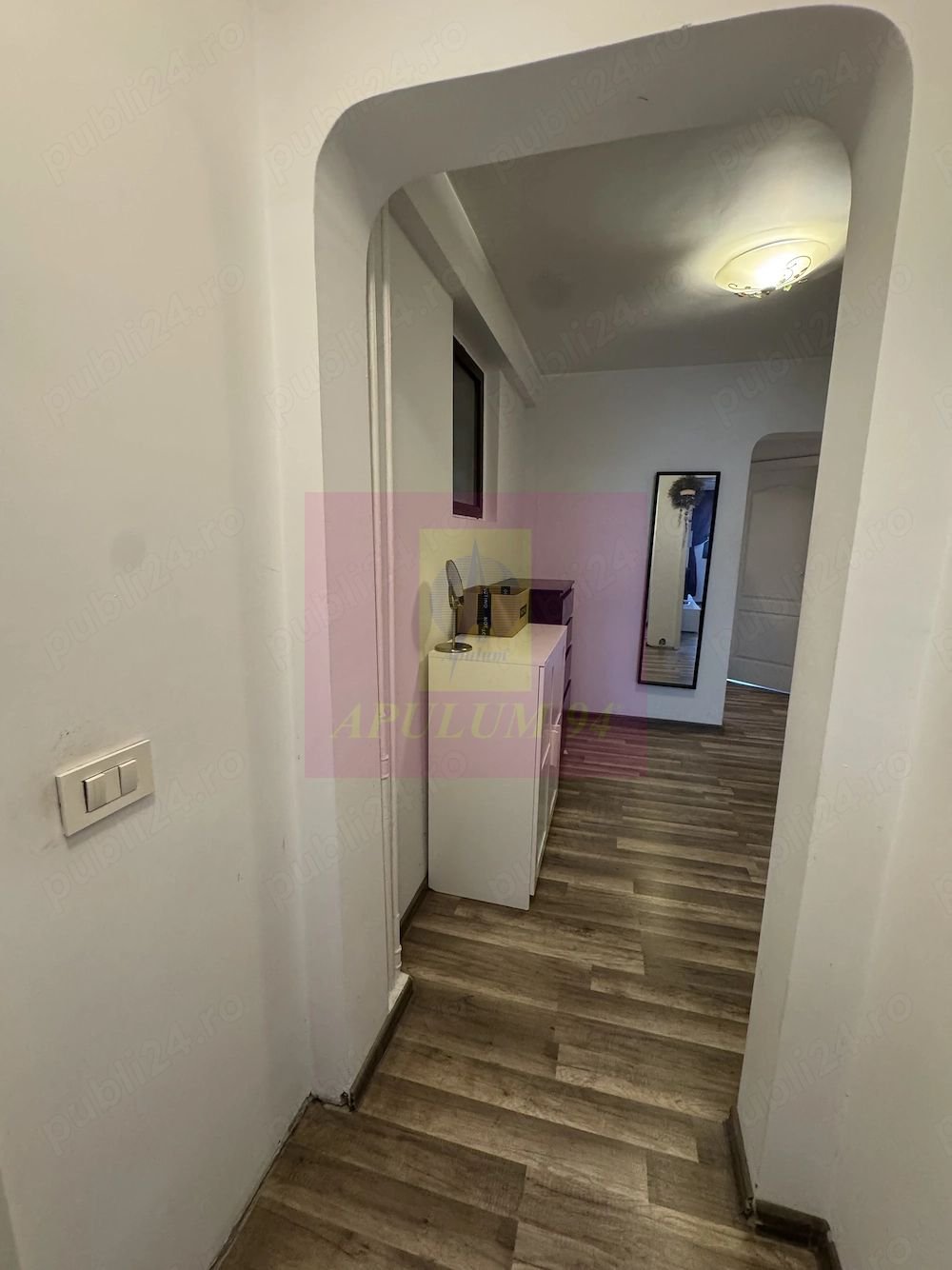Apt 3 camere, finisat si  mobilat -Mega Mall