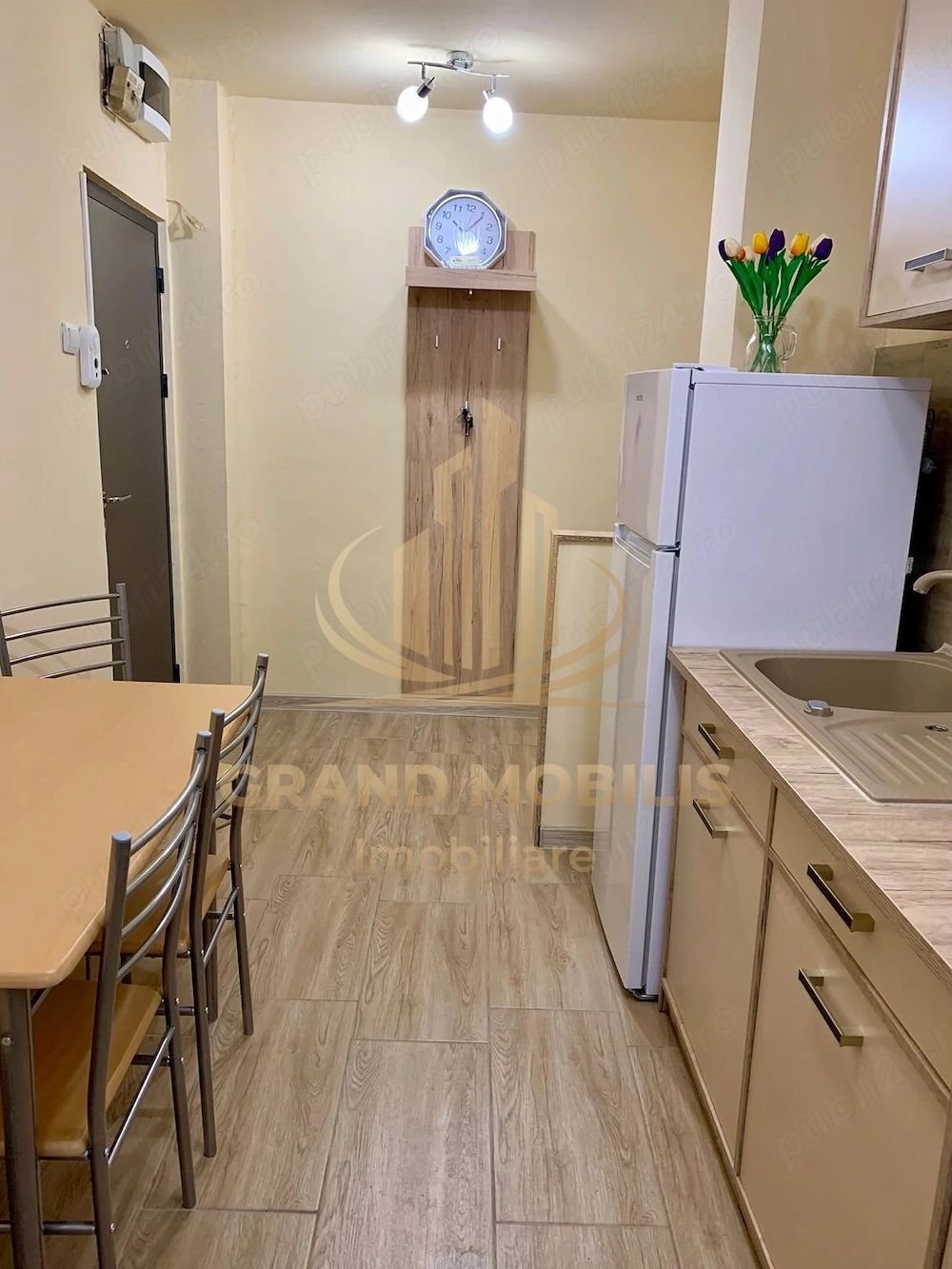 Proprietar vand apartament cu 2 camere zona Dambovita