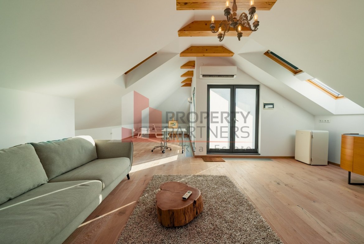 Apartament Duplex Elegant cu Terasă Panoramică – Dealul Cetății, Brașov