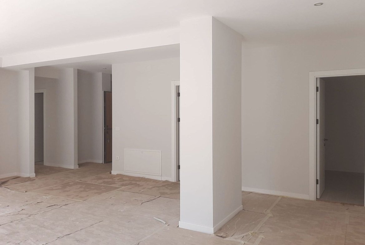 APARTAMENT PREMIUM CU 5 CAMERE ȘI GRĂDINĂ PRIVATĂ DE 160 MP