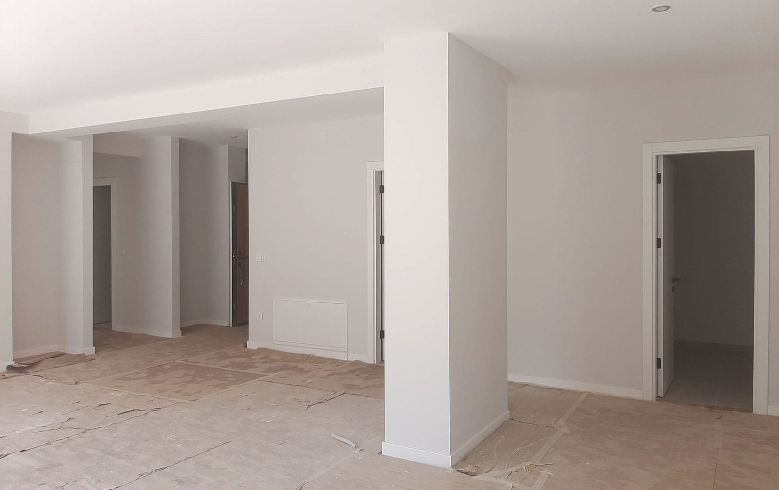 a3e6fb3fd344421ba4106a076cfa1b3d APARTAMENT PREMIUM CU 5 CAMERE ȘI GRĂDINĂ PRIVATĂ DE 160 MP