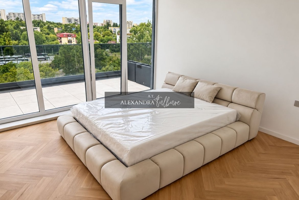 Apartament 3 camere, 3 bai, 84 mp+ terasa 71 mp, garaj