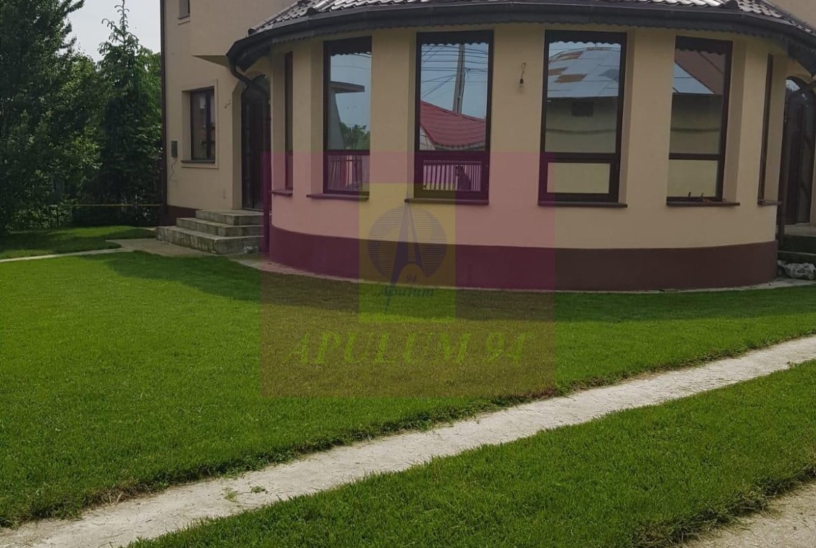 Vilă individuală cu arhitectură elegantă și grădină generoasă | 5 came