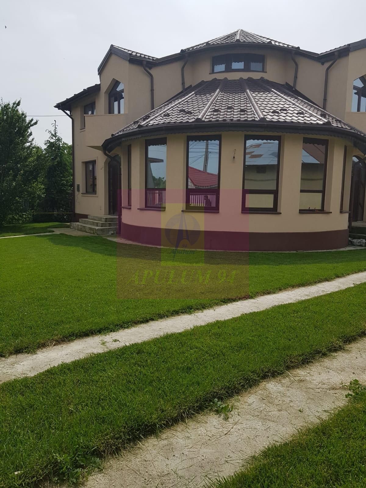 Vilă individuală cu arhitectură elegantă și grădină generoasă | 5 came