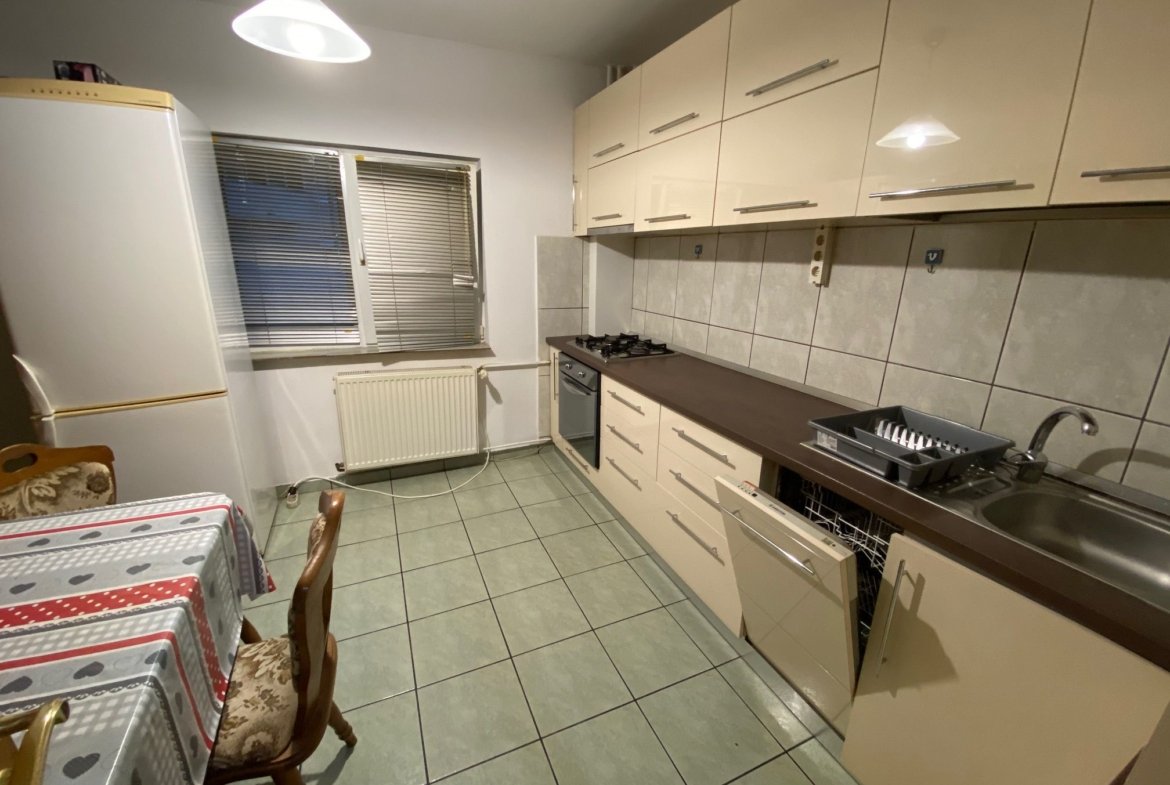 Apartament cu 2 camere zona City Mall