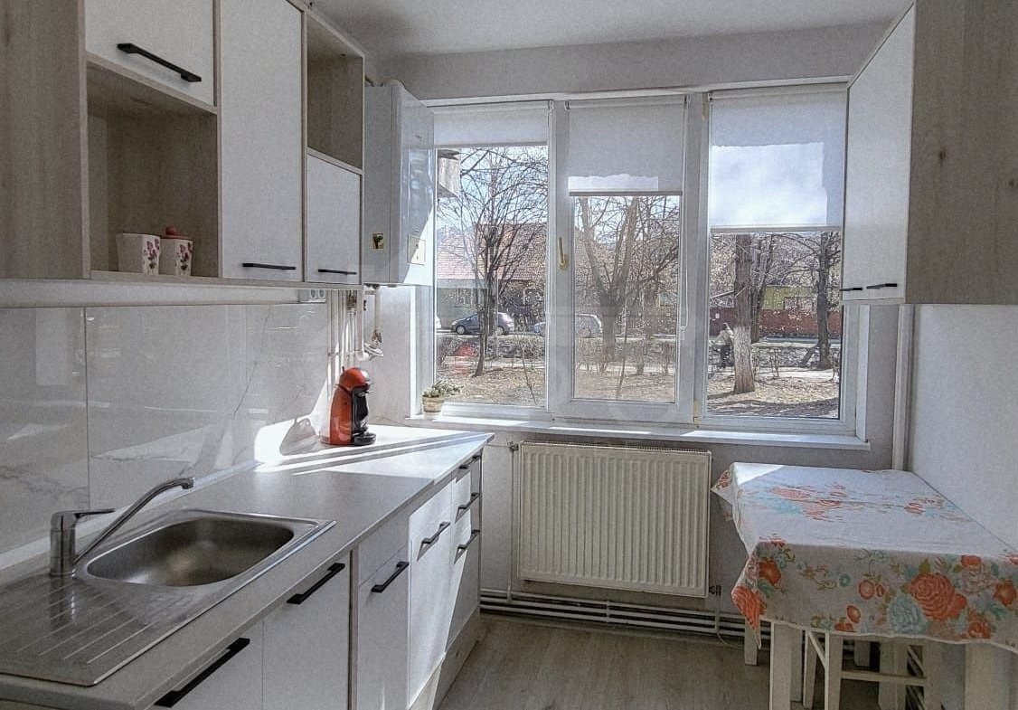 Apartament 3 camere de vânzare