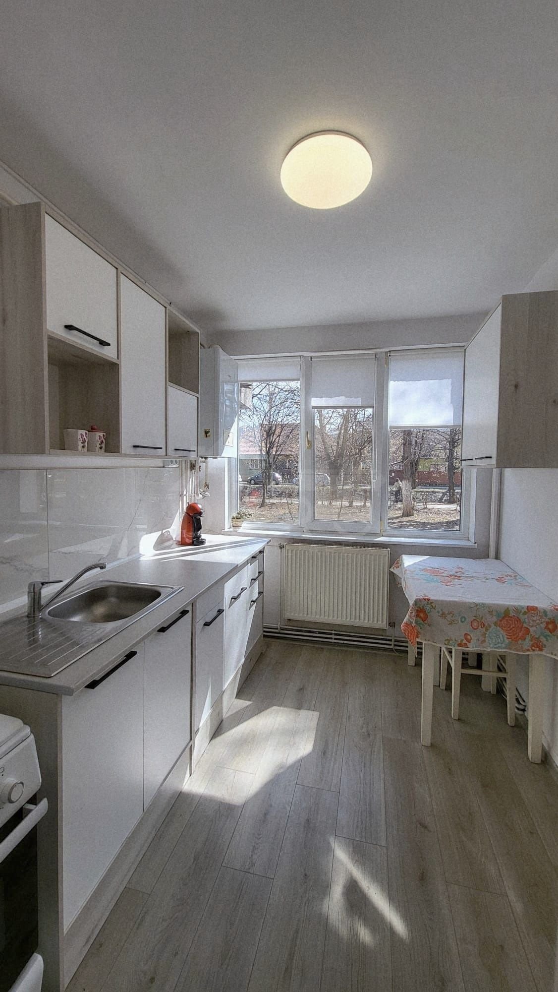 a9e80b61bd694cc388cd92088ae65404 Apartament 3 camere de vânzare