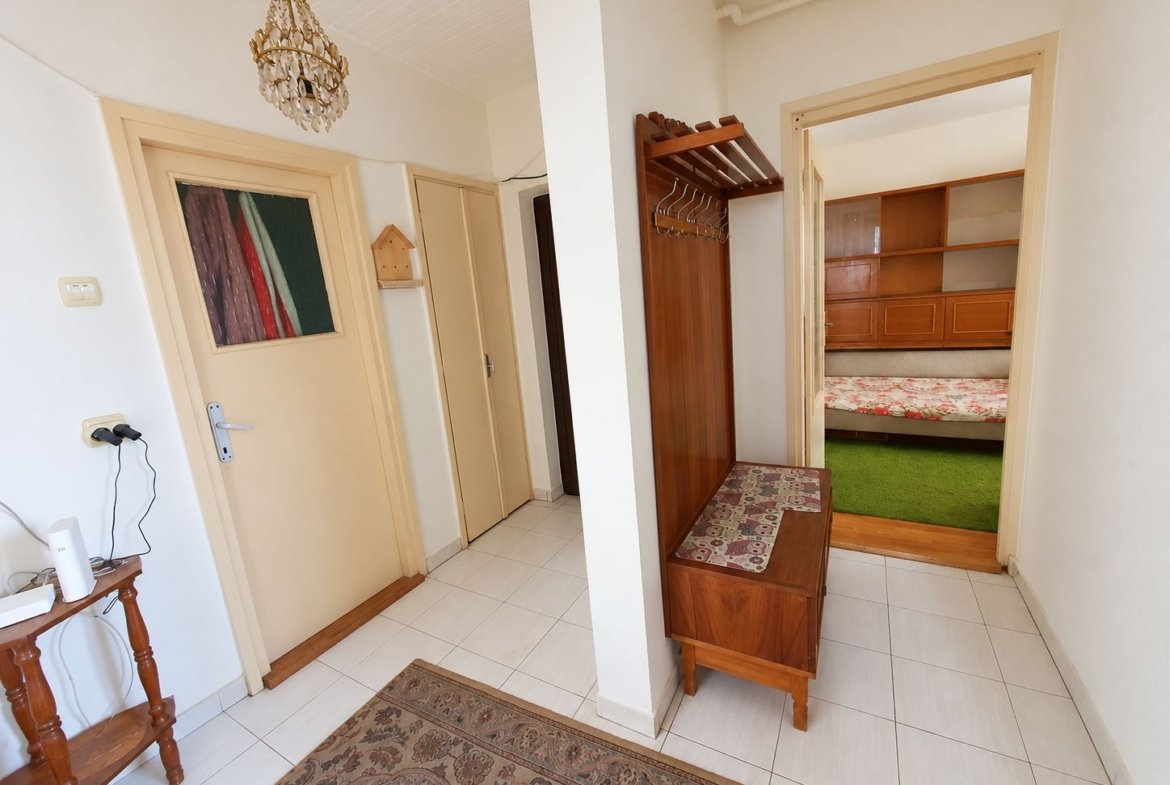 Apartament cu 3 camere decomandate, centrală proprie și logie |