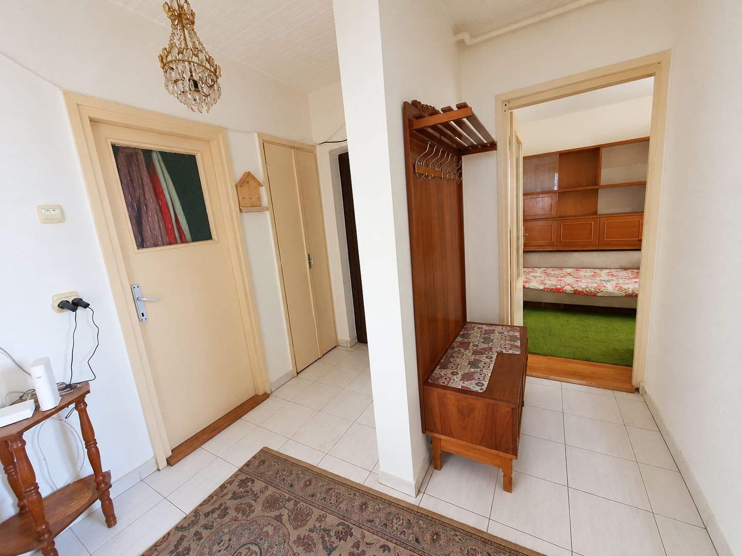 aadb6e3398de49e5b88307f57e050893 Apartament cu 3 camere decomandate, centrală proprie și logie |