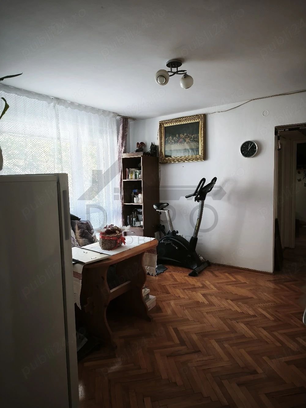 vând apartament cu 3 camere in Tudor zona Fortuna