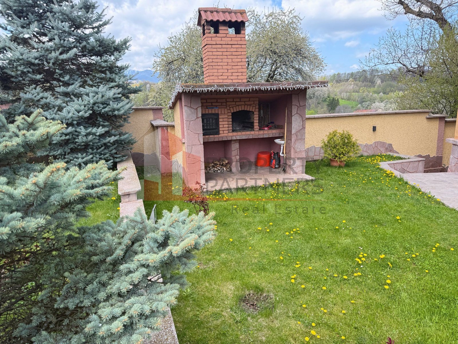 acecc8c729dd4ecaa055016832f2f830 Casă 5 dormitoare + casă de oaspeți, priveliște Piatra Craiului, Sohodol-Bran