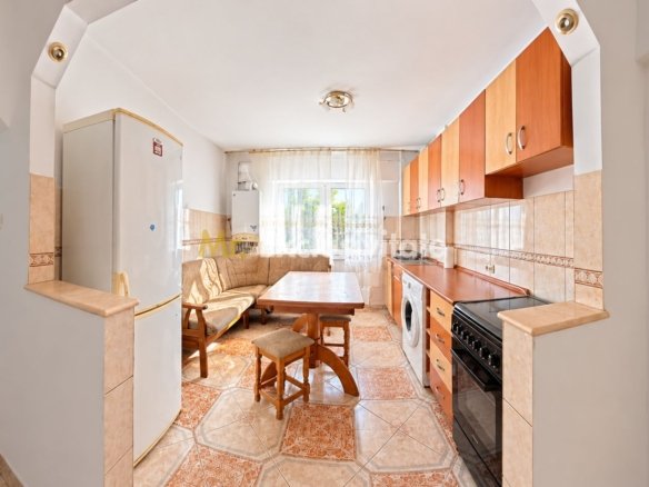 DE ÎNCHIRIAT 2 CAMERE MICRO 16