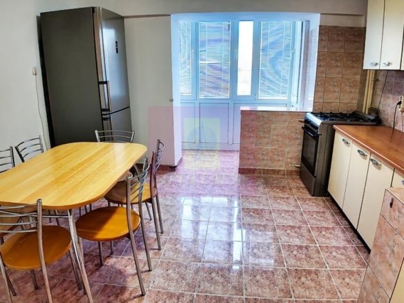 Vanzare apartament 4 camere in zona Unirii – Coposu, metrou