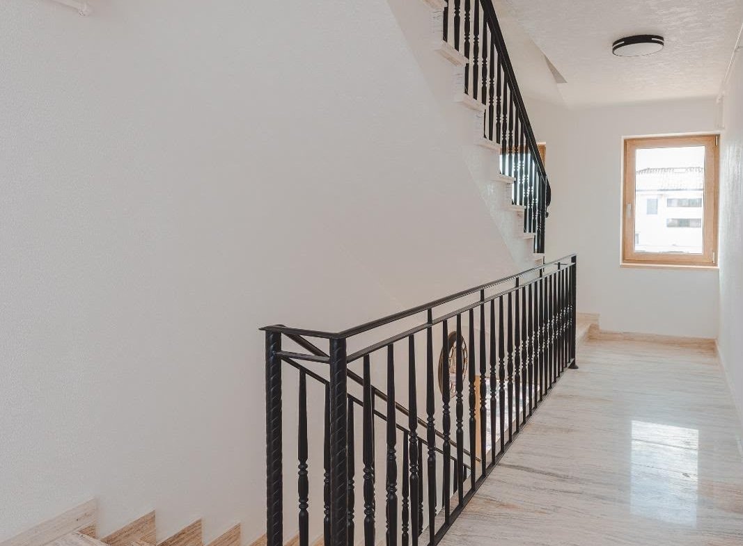 Titan- 1 Decembrie /Bloc boutigue- living generos