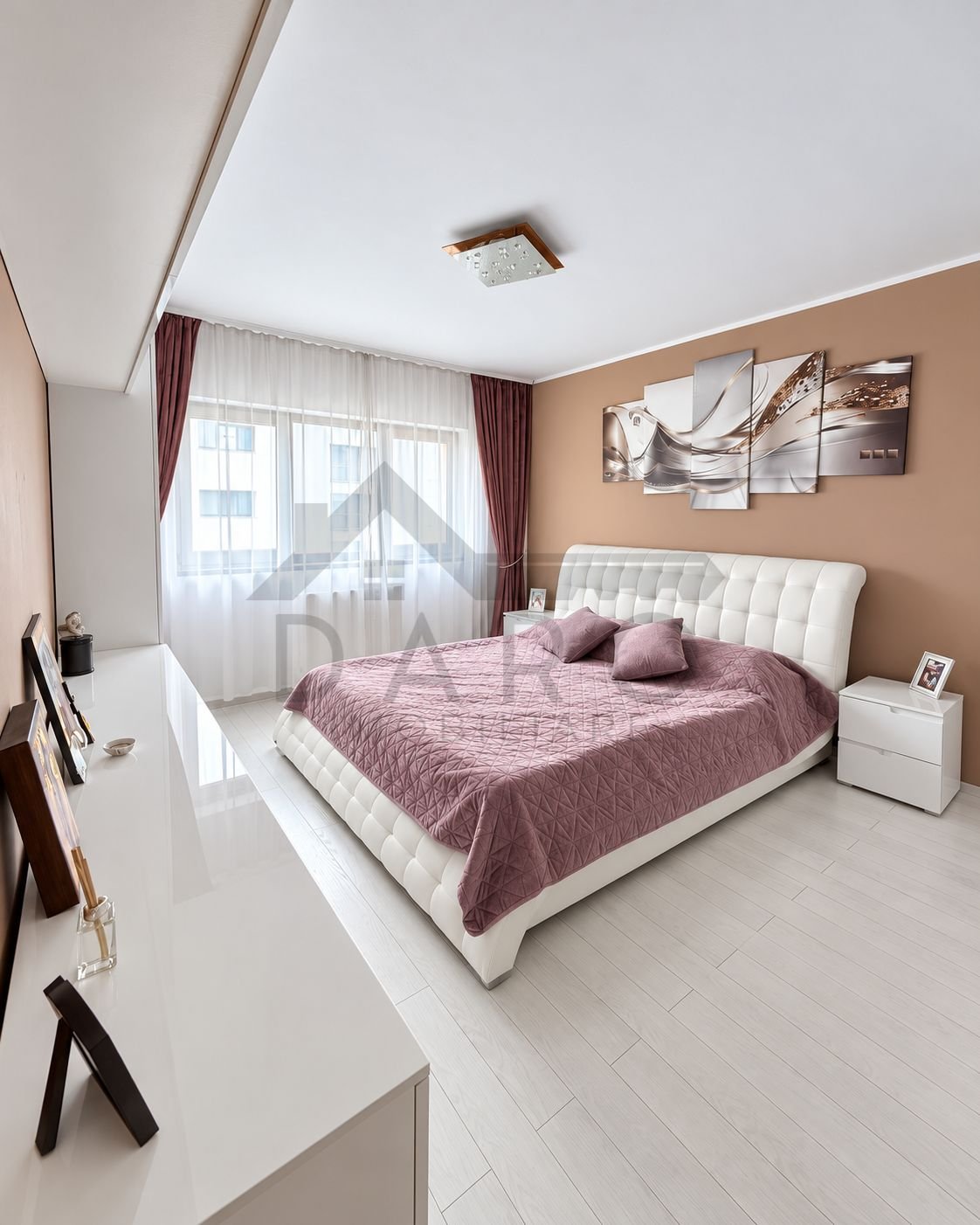 b35ea7e5f4844e45851016a37de5f9ff Apartament cu 2 camere, mobilat si utilat complet