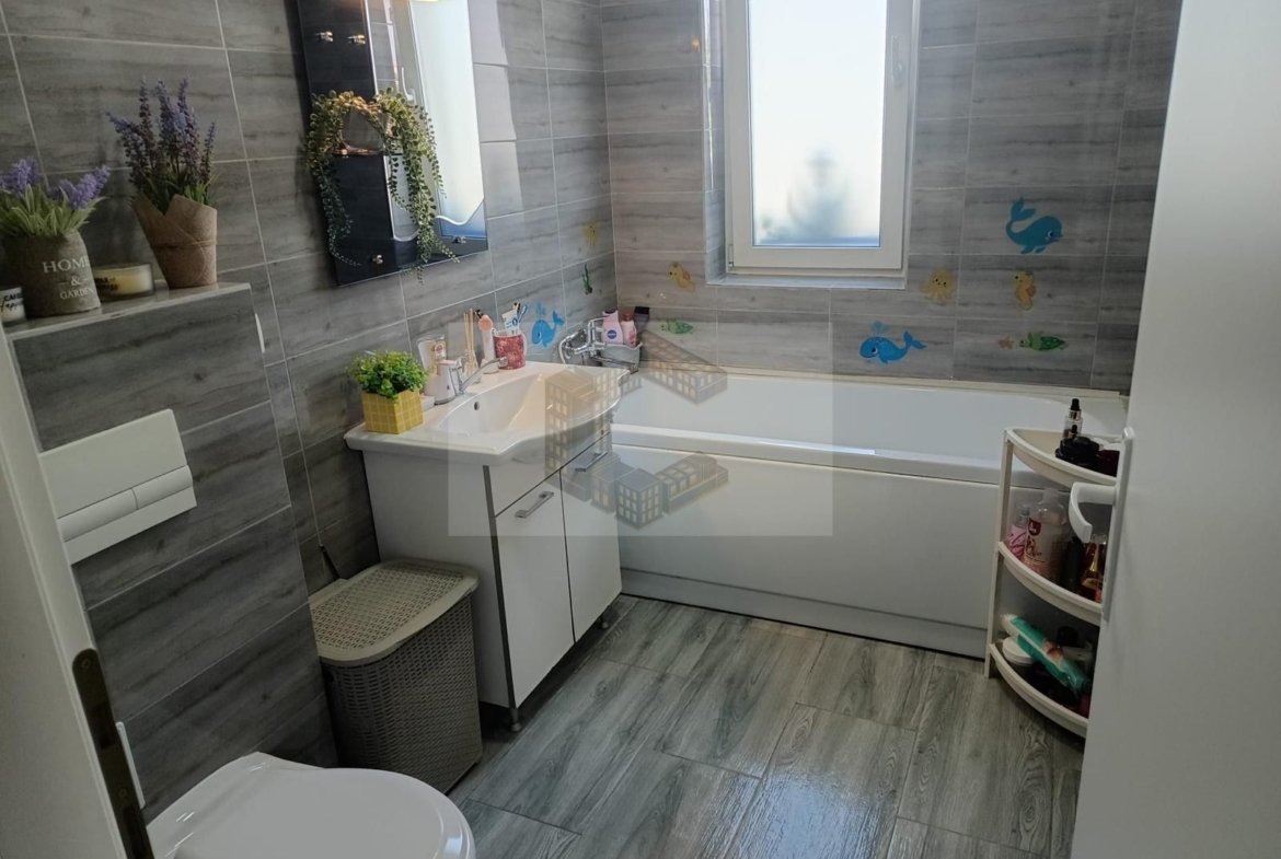 Apartament de închiriat , 2 camere, pet-friendly,loc de parcare,Giroc