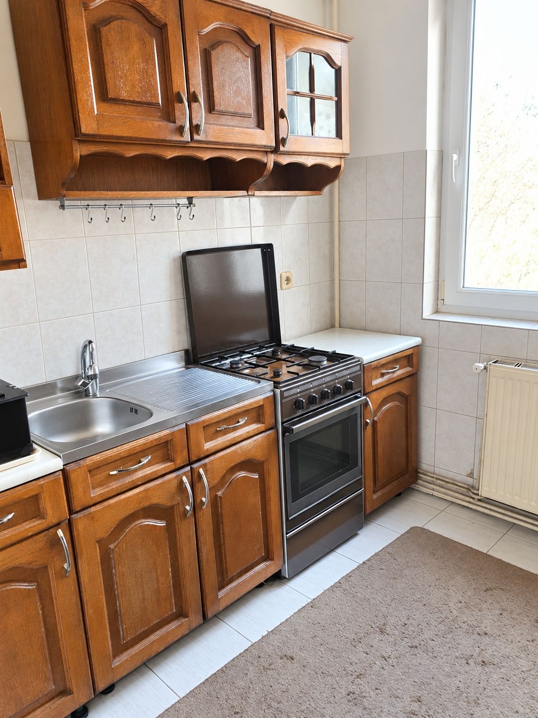 b4b704bb860442d685fb969edca8f97c Apartament cu 3 camere decomandate, centrală proprie și logie |