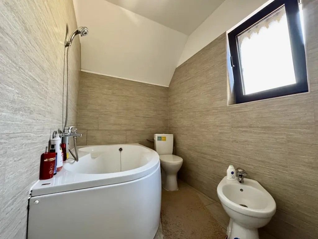 Casa individula ,teren 230 mp-Giroc ,Trandafirilor