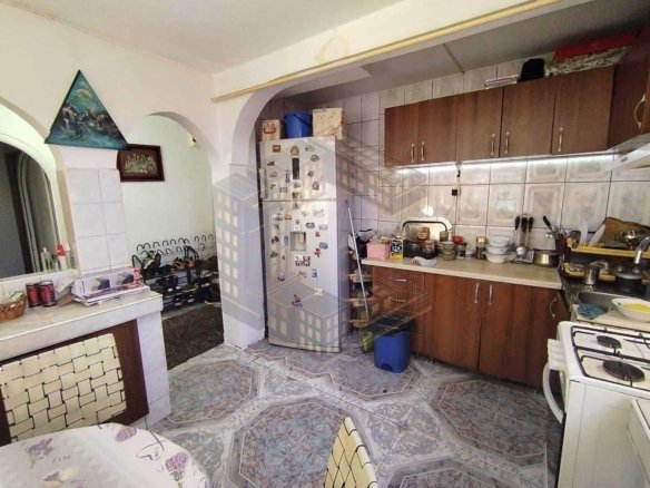 Apartament cu 3 camere, decomandat, centrala,de vânzare, Girocului