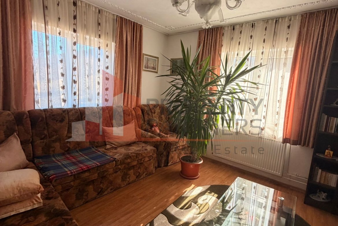 Casă tradițională cu 1800 mp teren  în Sohodol, Bran | Priveliște superba