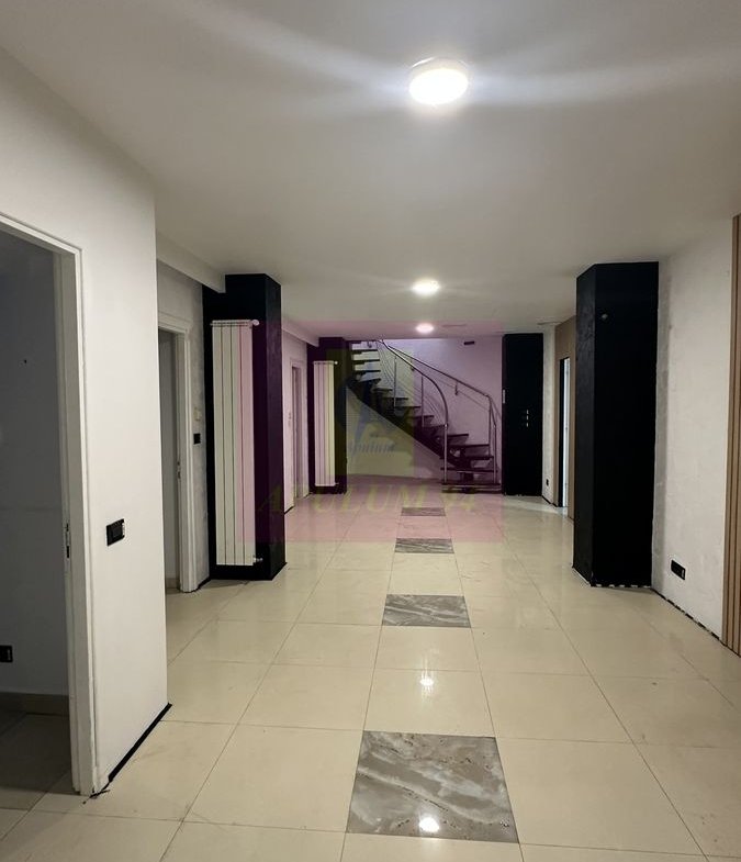 Spațiu comercial de închiriat – 176 mp | Vitrină și acces stradal