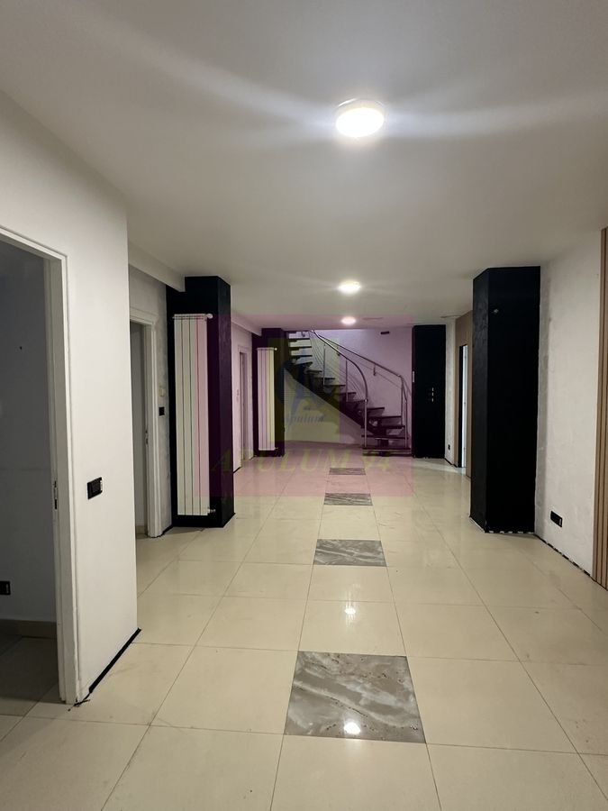b82db2f725f84533a1e9fff0a35dfb63 Spațiu comercial de închiriat – 176 mp | Vitrină și acces stradal