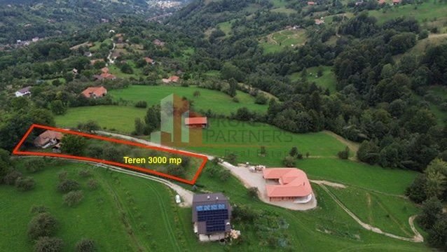 Teren intravilan 3.000 mp cu casă tradițională – Bran, sat Poarta
