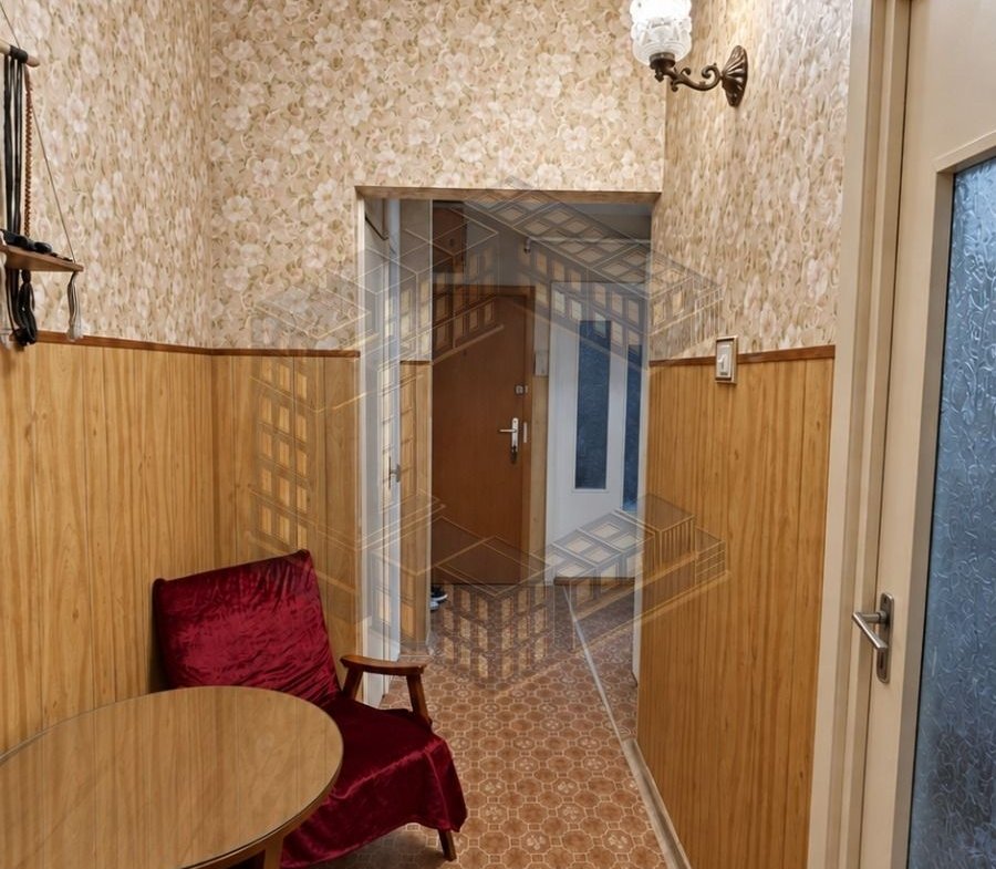 Apartament cu 3 camere, decomandat, centrala,etaj intermediar, Lipovei