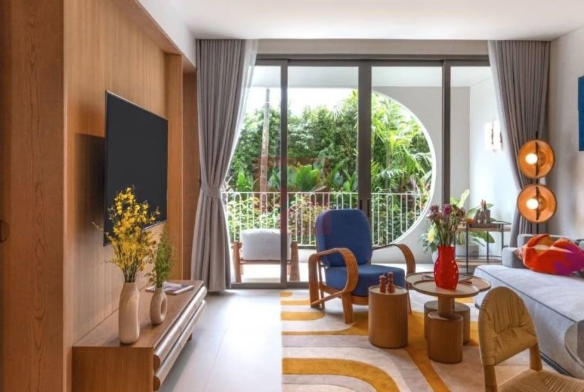 Freehold, The Standard Residences