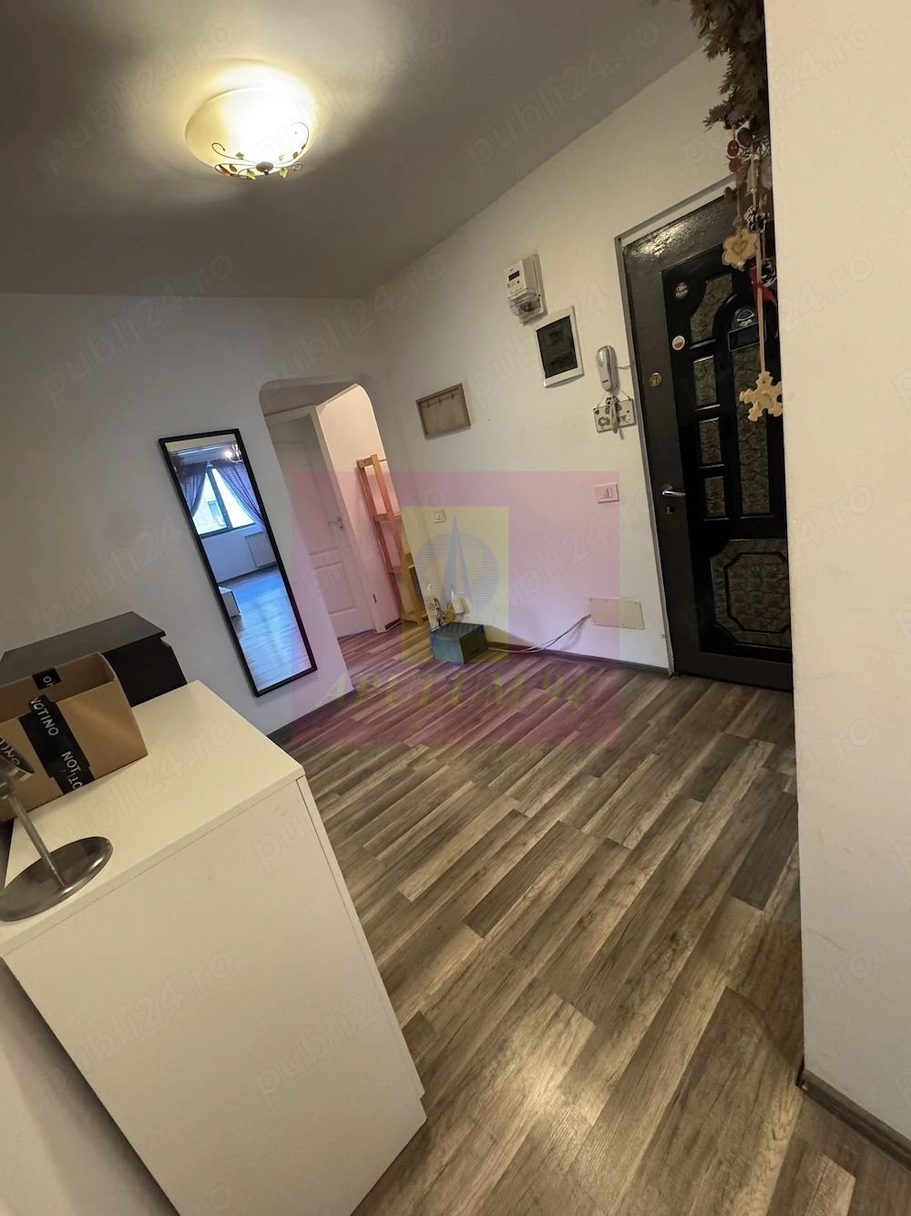 Apt 3 camere, finisat si  mobilat -Mega Mall