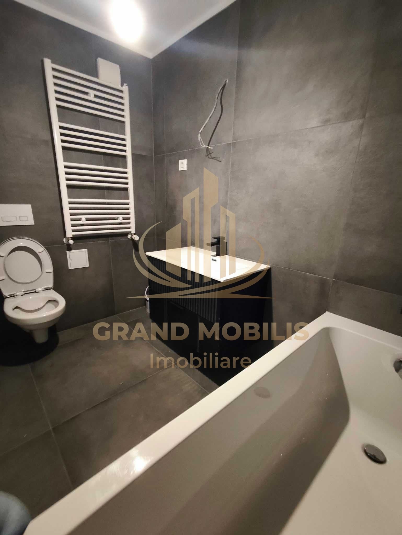 Apartament 3 camere | 85 mp | 2 băi | Balcon 10 mp Loc de parcare