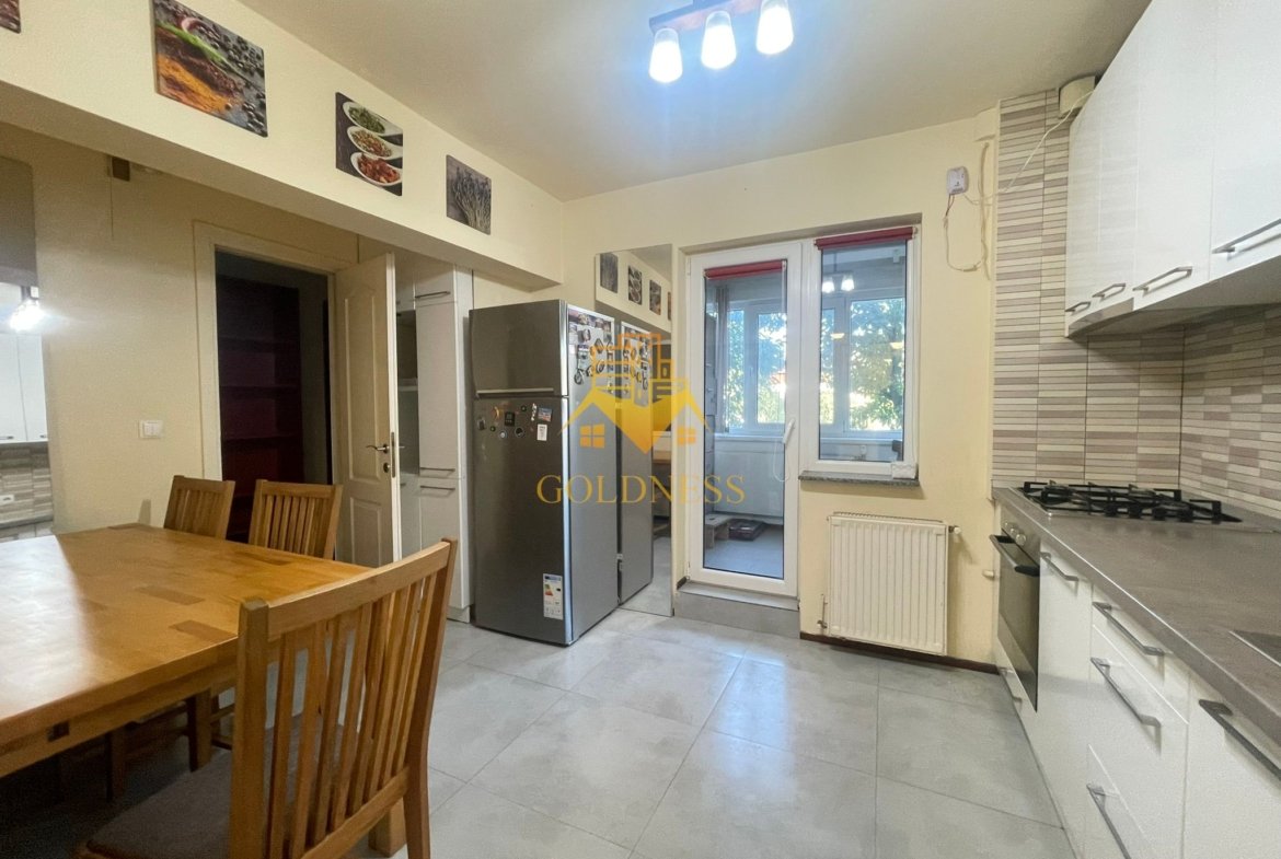 3 camere parter inalt, balcon, zona Nasaud-Dorobantilor-Piata Marasti