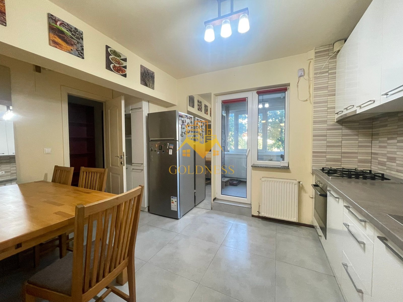 3 camere parter inalt, balcon, zona Nasaud-Dorobantilor-Piata Marasti