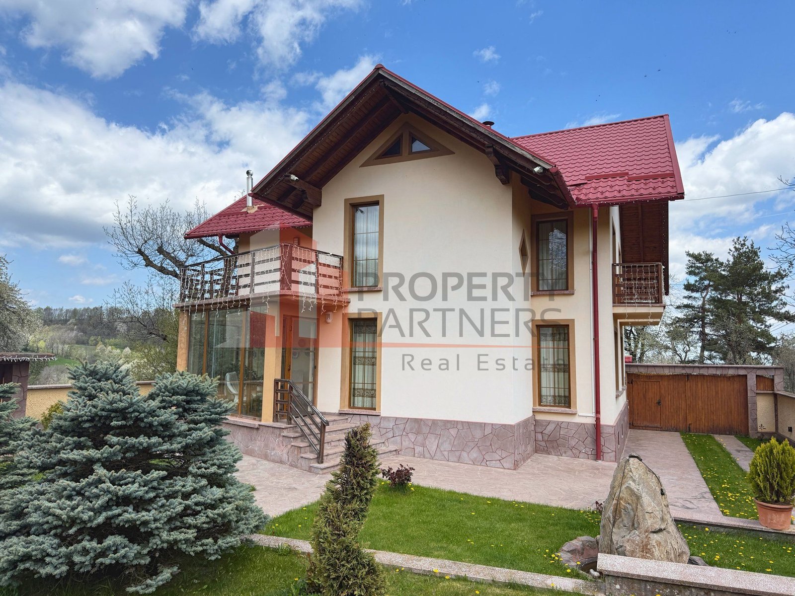 bd9342f6459f4bc5aeee4c7276fb65e1 Casă 5 dormitoare + casă de oaspeți, priveliște Piatra Craiului, Sohodol-Bran