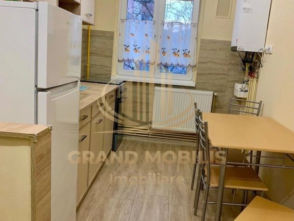 Proprietar vand apartament cu 2 camere zona Dambovita