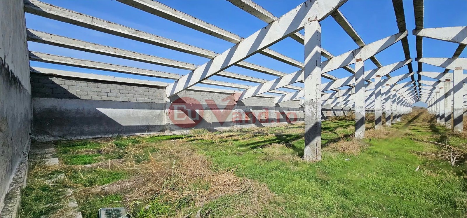 c09c731c5cb24afaa9ad4aebc405bc74 HALA INDUSTRIALA DE VANZARE, VANATORI, DN26, TEREN 3.500 MP – PRET 249.000E
