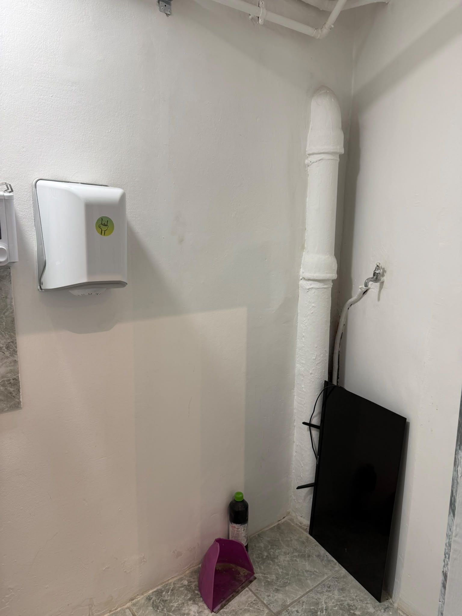 c14f39d5df1b4105b006d6d9623f5686 Spațiu comercial cu vitrină și acces stradal /Universitate – Colței