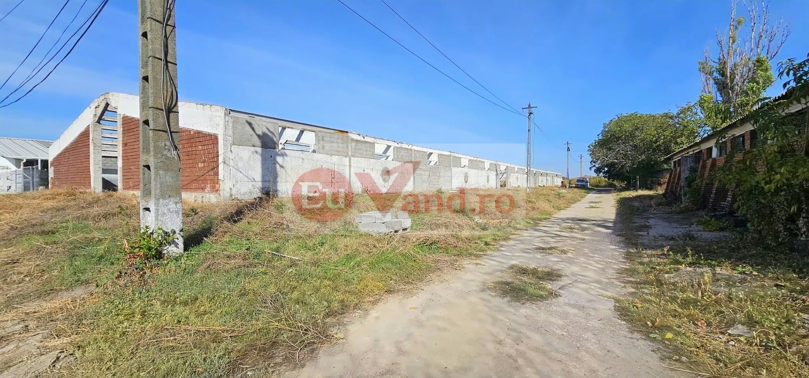 c32b8009ed824ce3805f7a346ce4dba0 HALA INDUSTRIALA DE VANZARE, VANATORI, DN26, TEREN 3.500 MP – PRET 249.000E