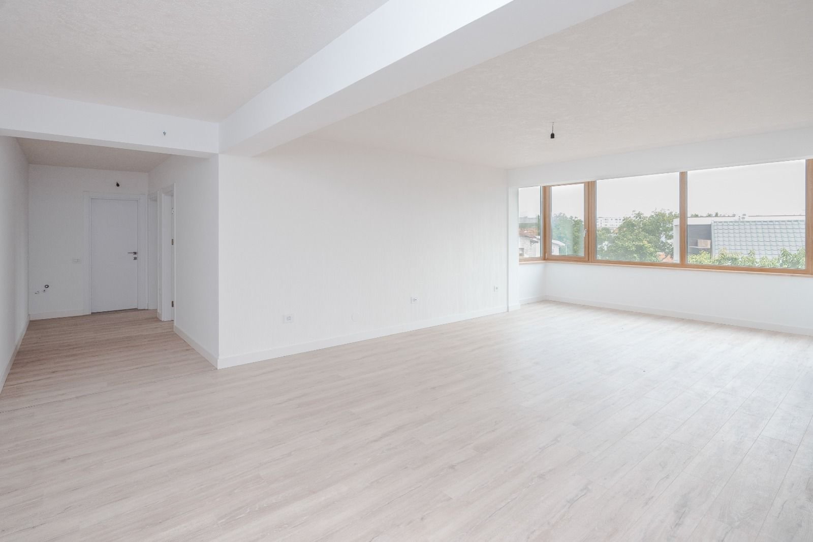 c39eaa78b5bd412c8deb3a16754e3db9 Titan- 1 Decembrie /Bloc boutigue- living generos