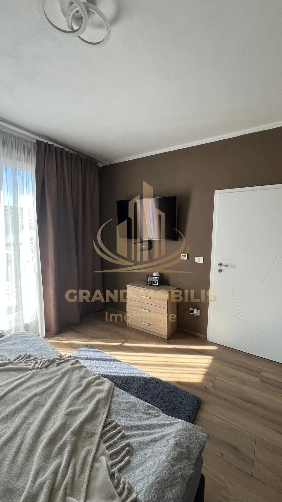 Casă individuală cuplată P+1, cu curte proprie, terasă și anexă