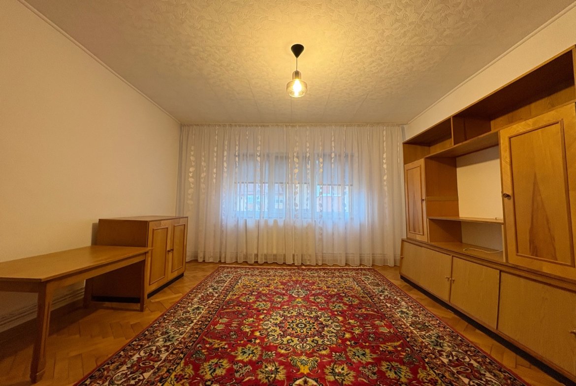 Apartament cu trei camere cartier Racadau