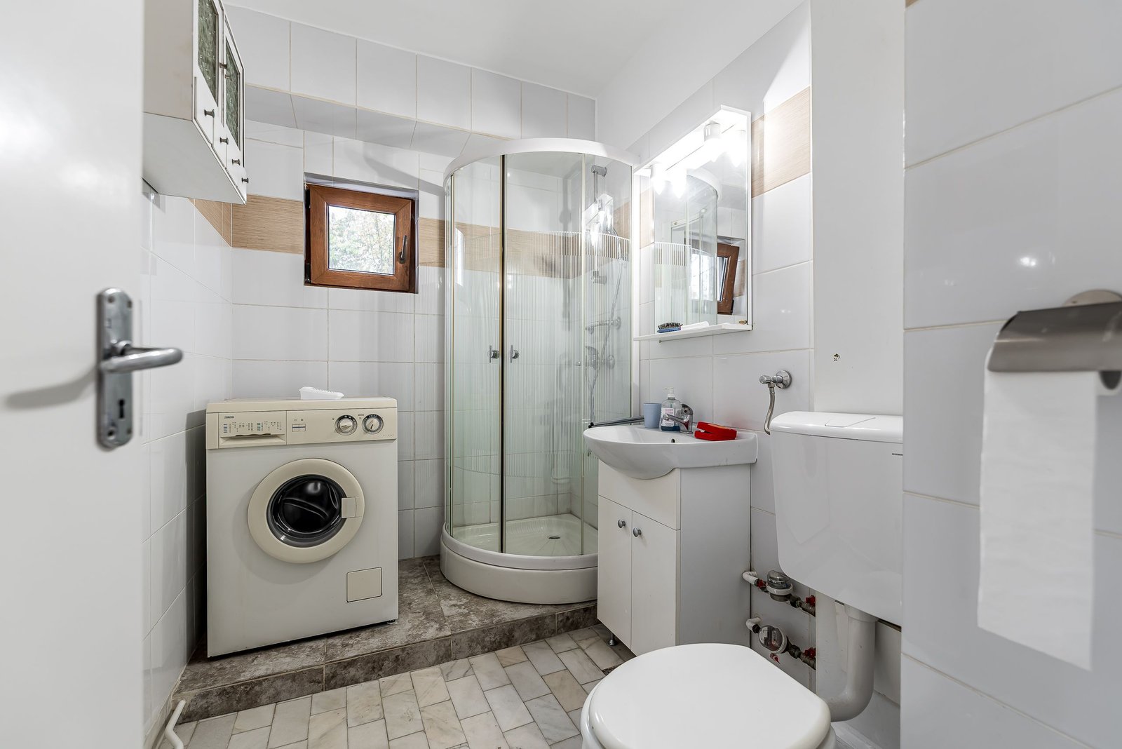 Apartament 2 camere decomandat – etaj 1 – Polivalenta – COMISION 0
