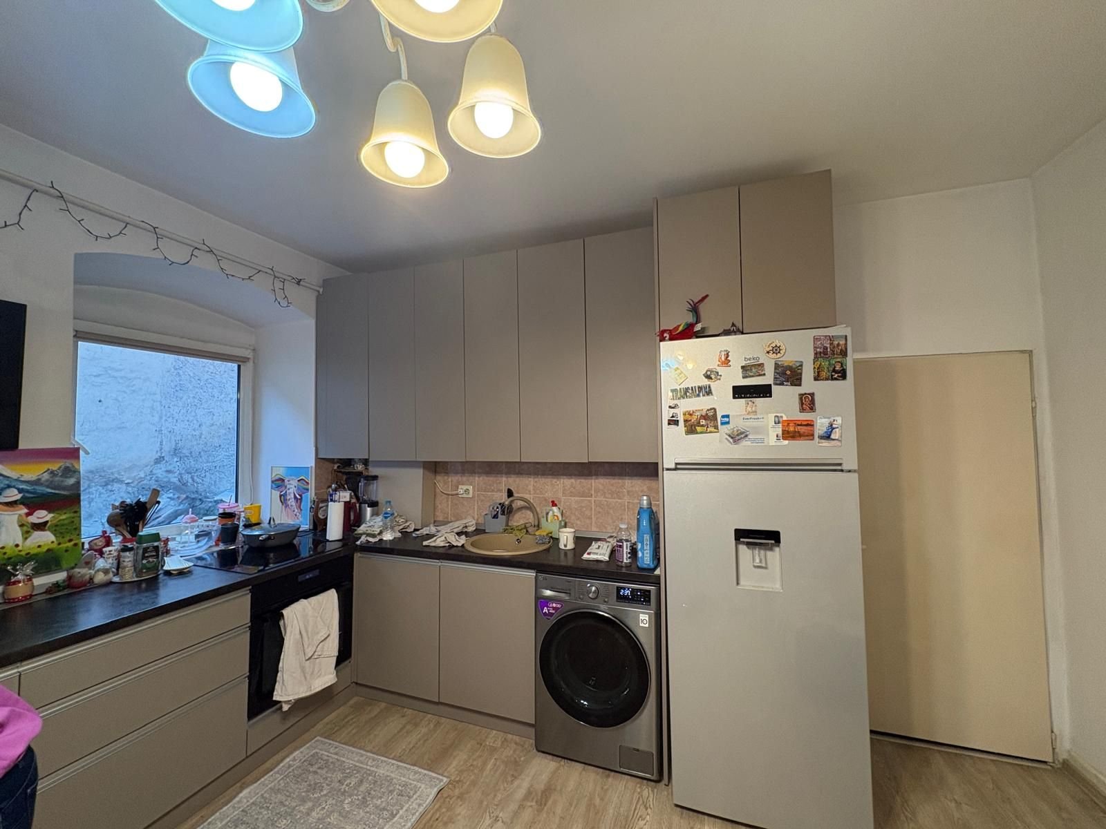 c724786696bb48f5a6de3ca95f4624e8 Apartament cu doua camere de vanzare in Piata Sfatului