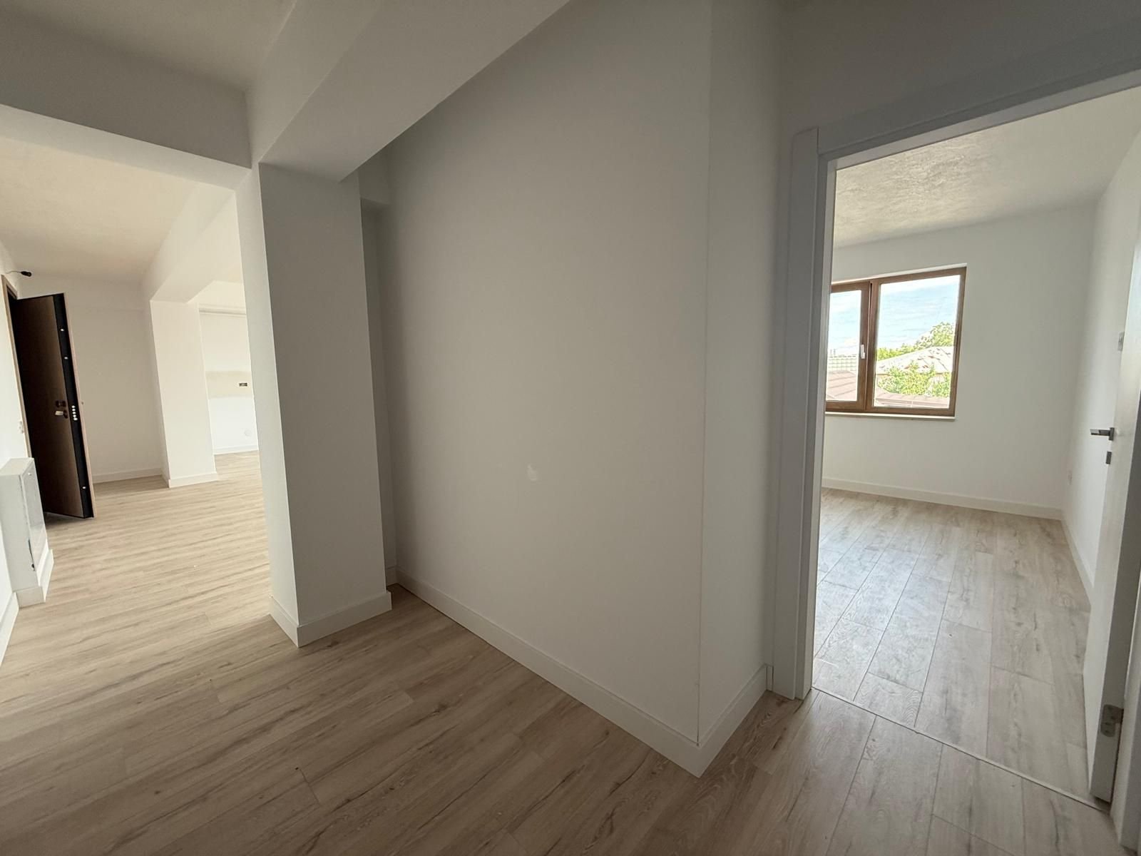 c84da656a80940099ec097f6ce750514 Titan- Bloc boutigue- apartament 2 camere -living generos