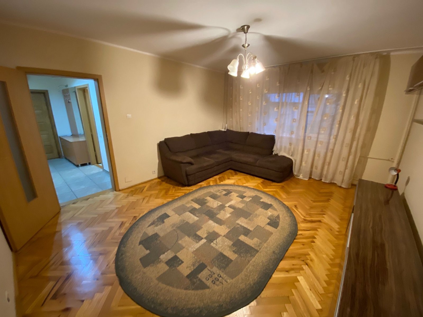 Apartament cu 2 camere zona City Mall