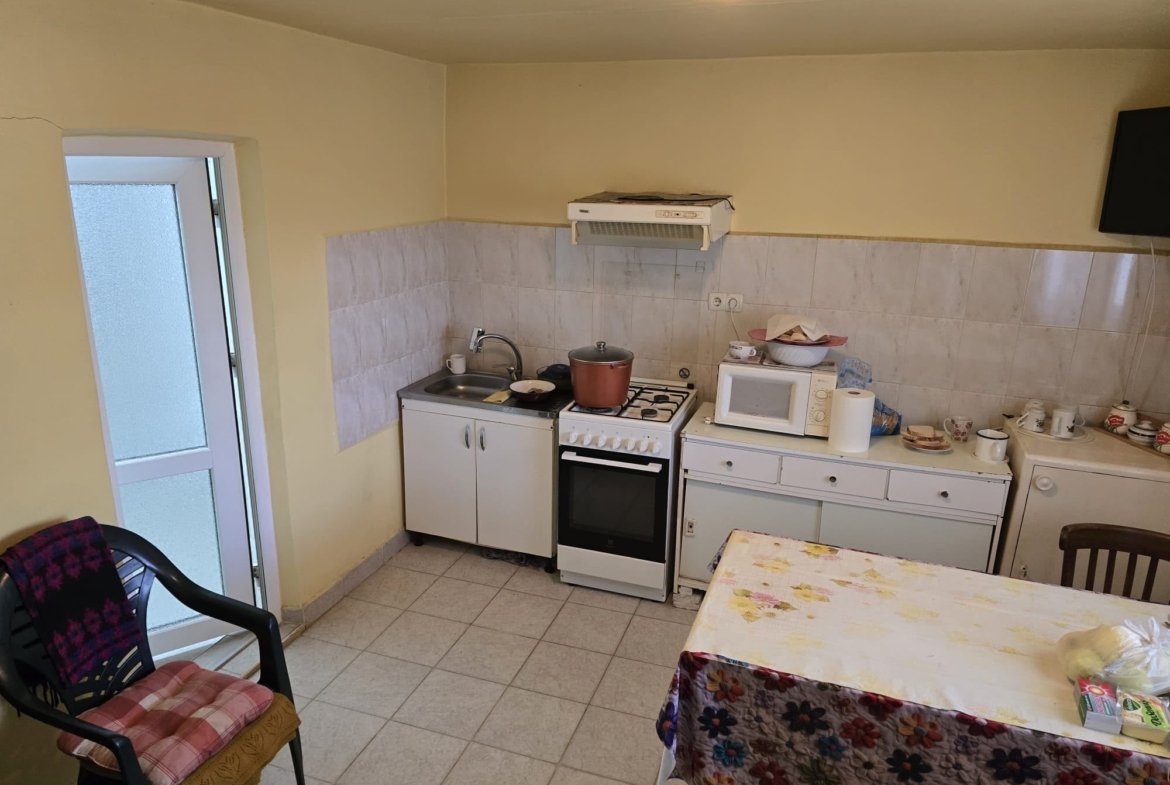 Casă la țară, în satul Cadar (comuna Tormac) la 40 km de Timișoara
