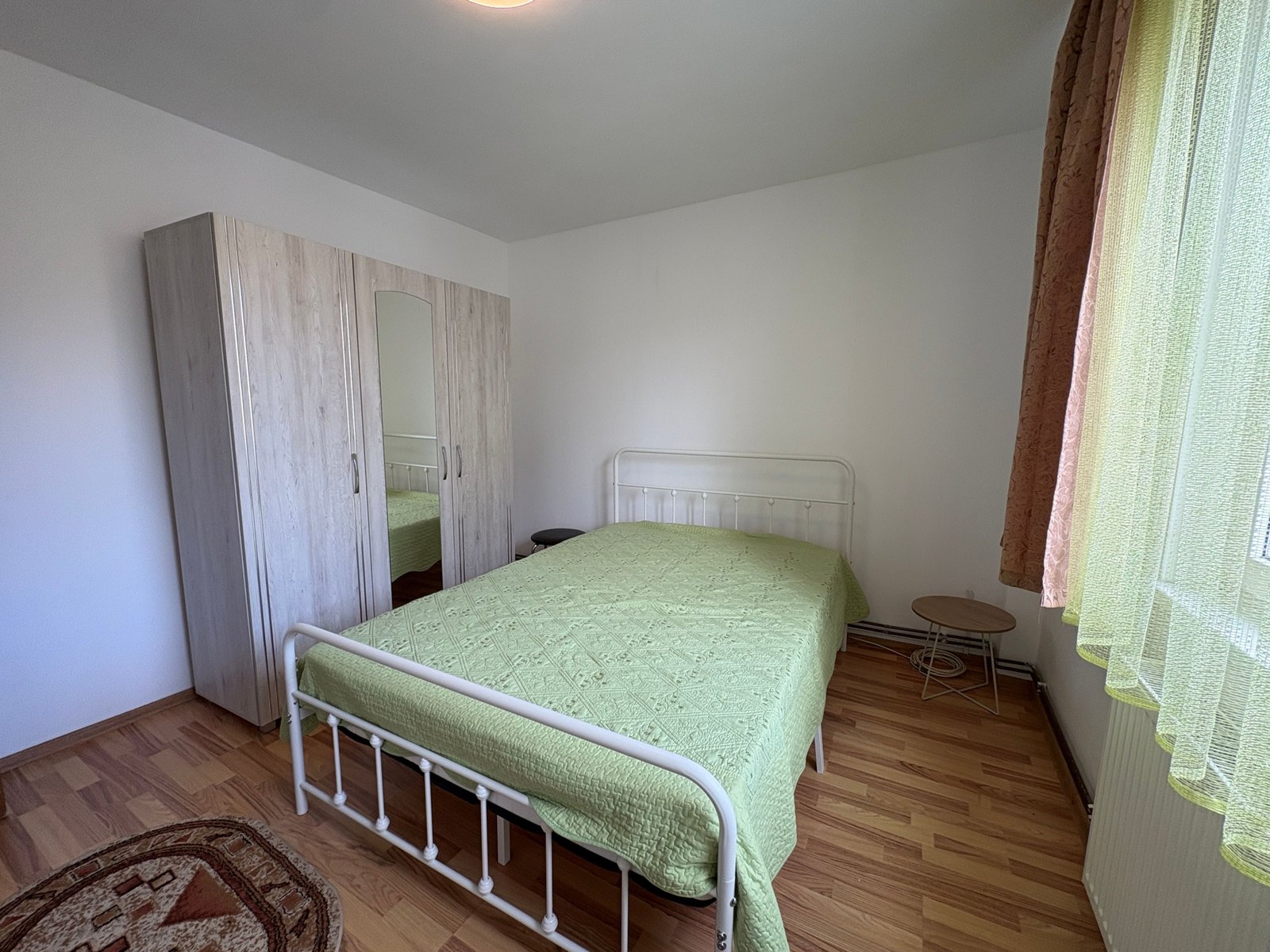 Apartament cu doua camere de inchiriat