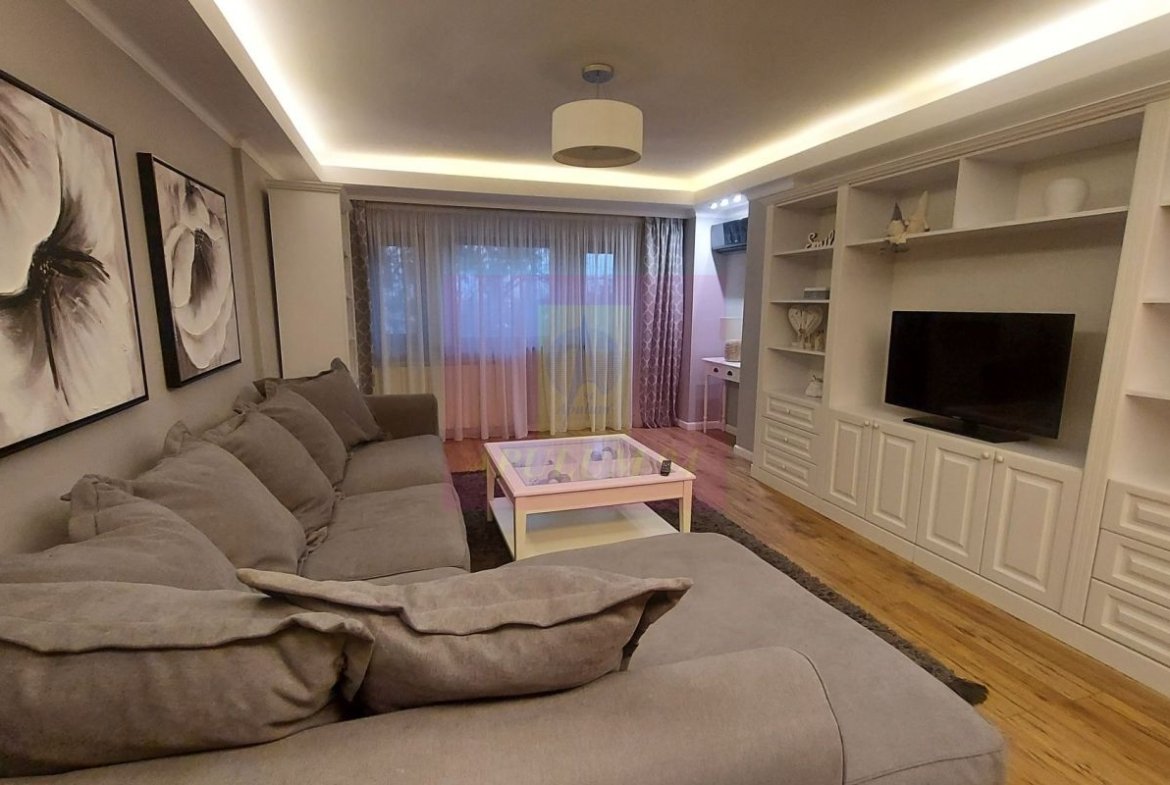 Vand apartament 3 camere Bd Libertatii