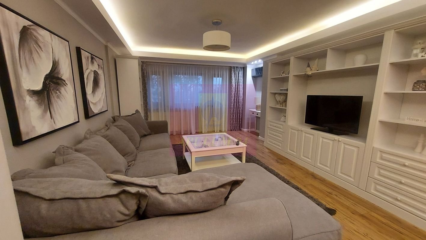 Vand apartament 3 camere Bd Libertatii