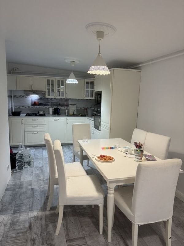 ca3fb194b51543518f434218c2ac705f Vand apartament 3 camere in zona Aviatiei (parcare inclusa).